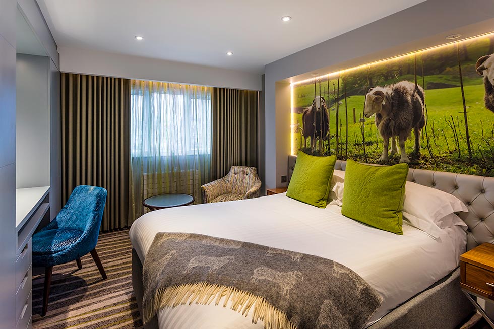 small group luxury tour, travel for women, Hiking, Active travel, Cotswolds, UK