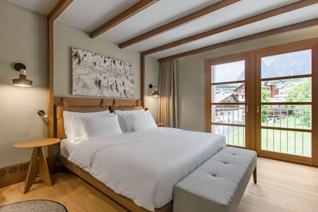 small group luxury tour, travel for women, Hiking, Active travel, Dolomites