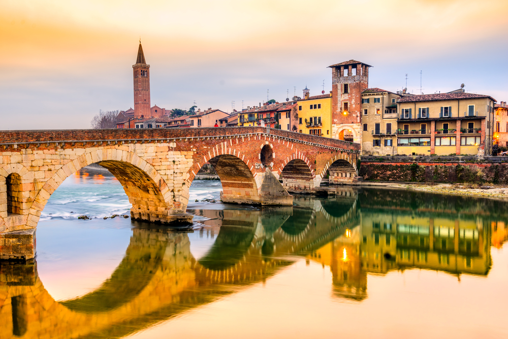 Verona,,Italy.,Scenery,With,Adige,River,And,Ponte,Di,Pietra.
