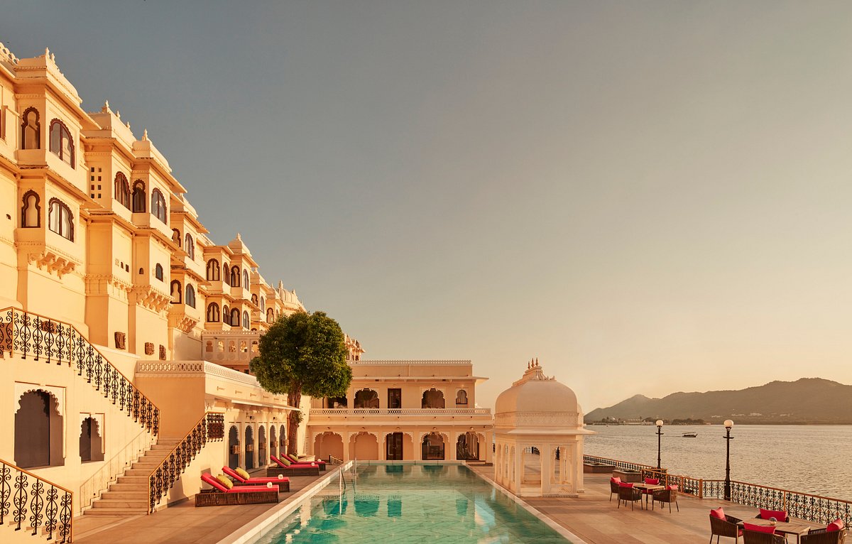 Small group tour, Luxury travel, travel for women, India, Rajasthan, Udaipur, Taj Hotels