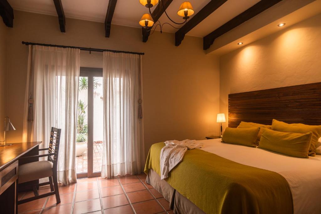 luxury travel for women, small group tours, solo travel, Argentina, Wine tours,